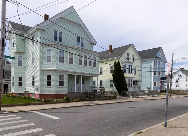 $1,800 | 34 Hancock Street, Unit 1, Pawtucket, RI 02860