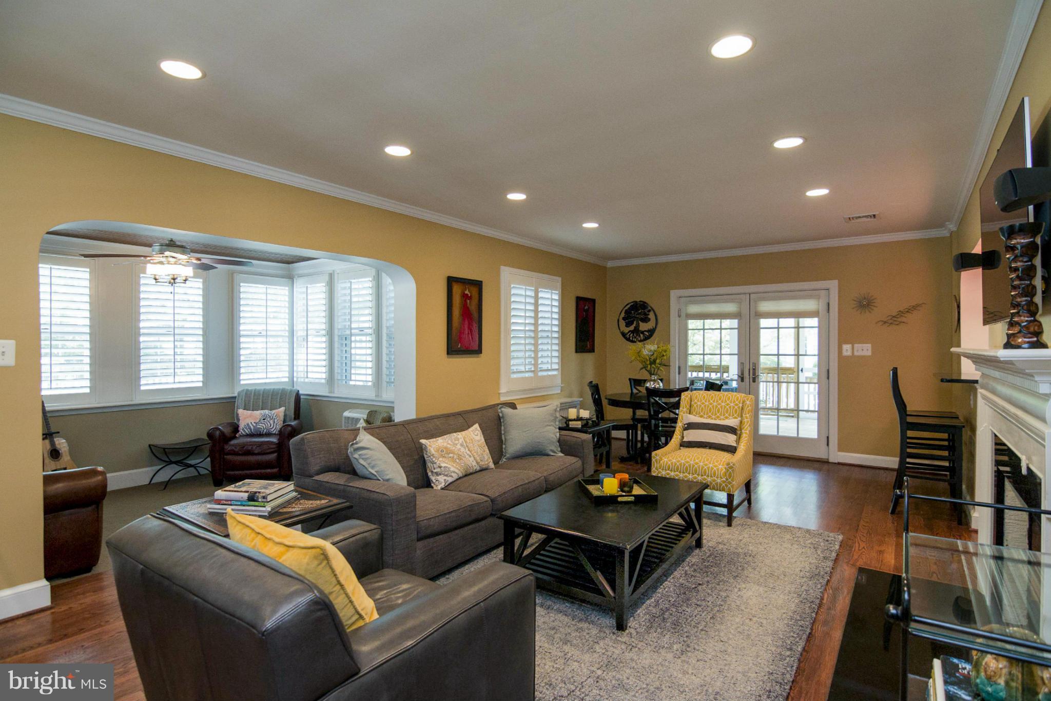 1000 Vassar Road Alexandria, VA 22314 - Photo 3 of 27 Living Room