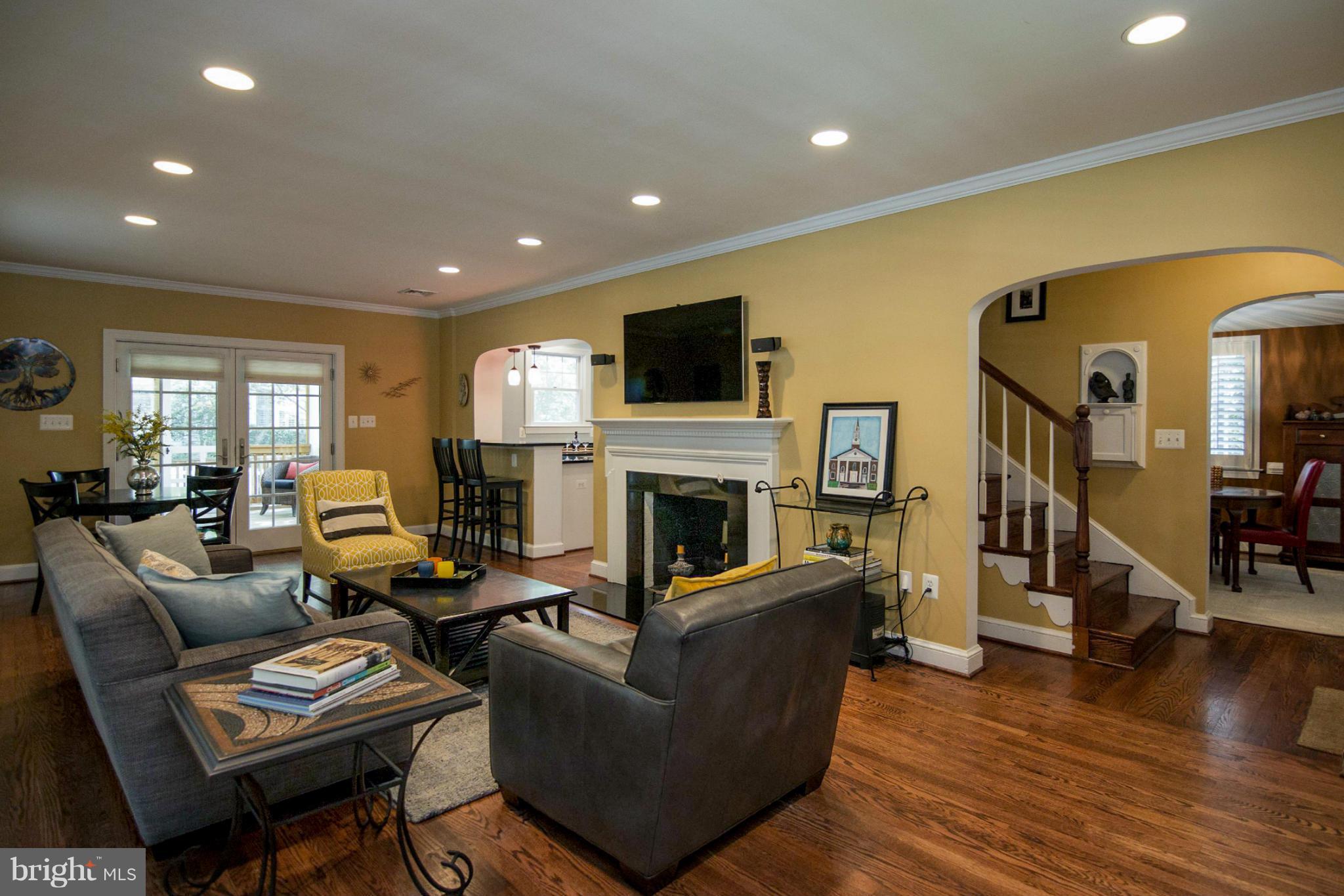 1000 Vassar Road Alexandria, VA 22314 - Photo 4 of 27 Living Room