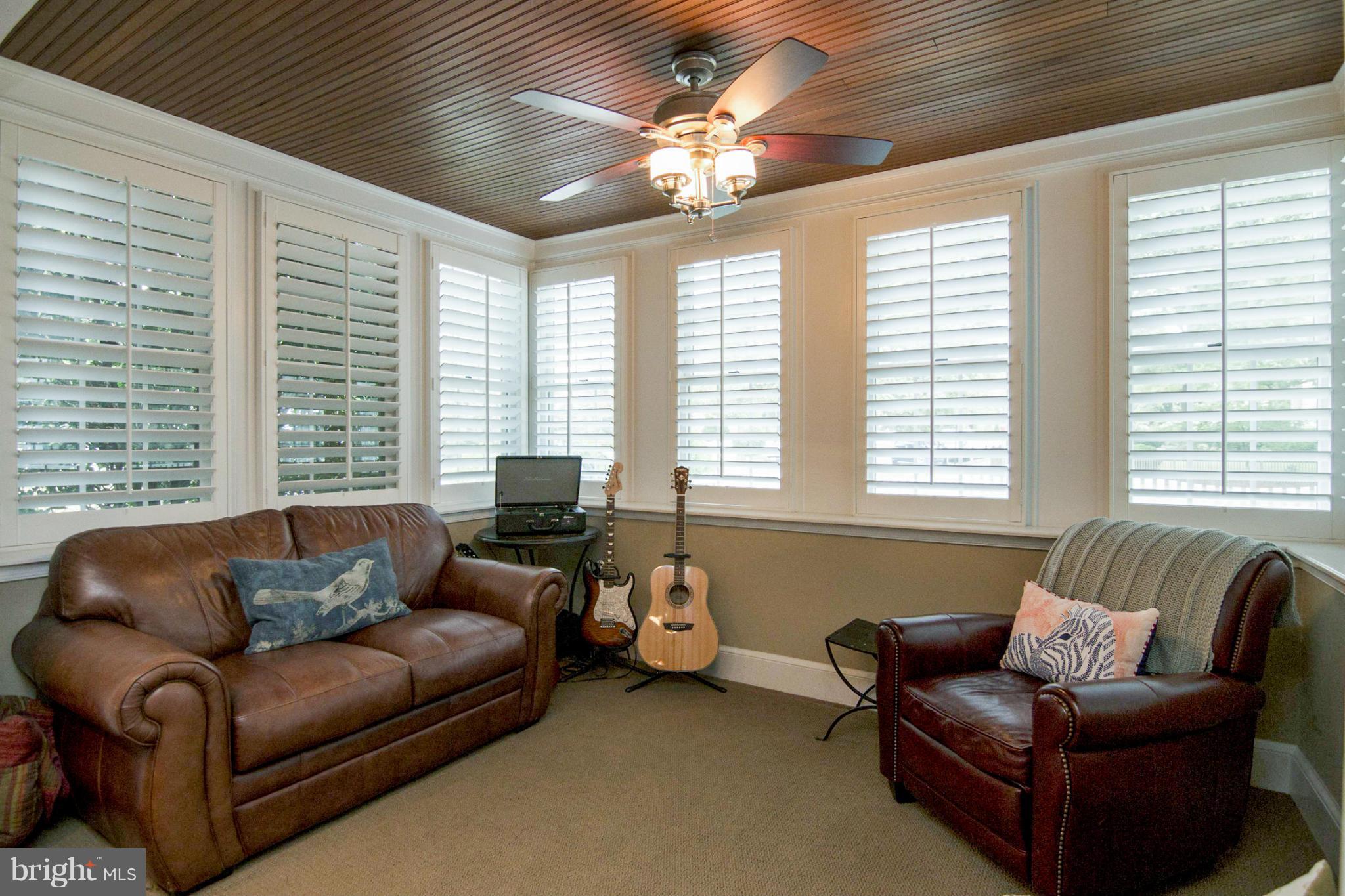 1000 Vassar Road Alexandria, VA 22314 - Photo 6 of 27 Living Room