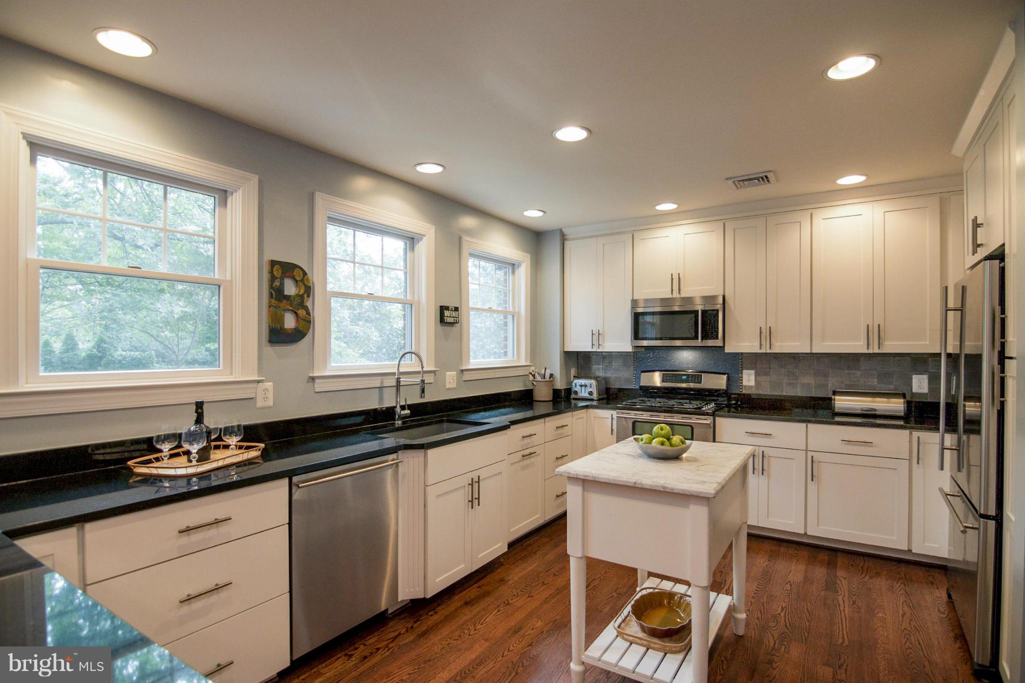 1000 Vassar Road Alexandria, VA 22314 - Photo 8 of 27 Kitchen
