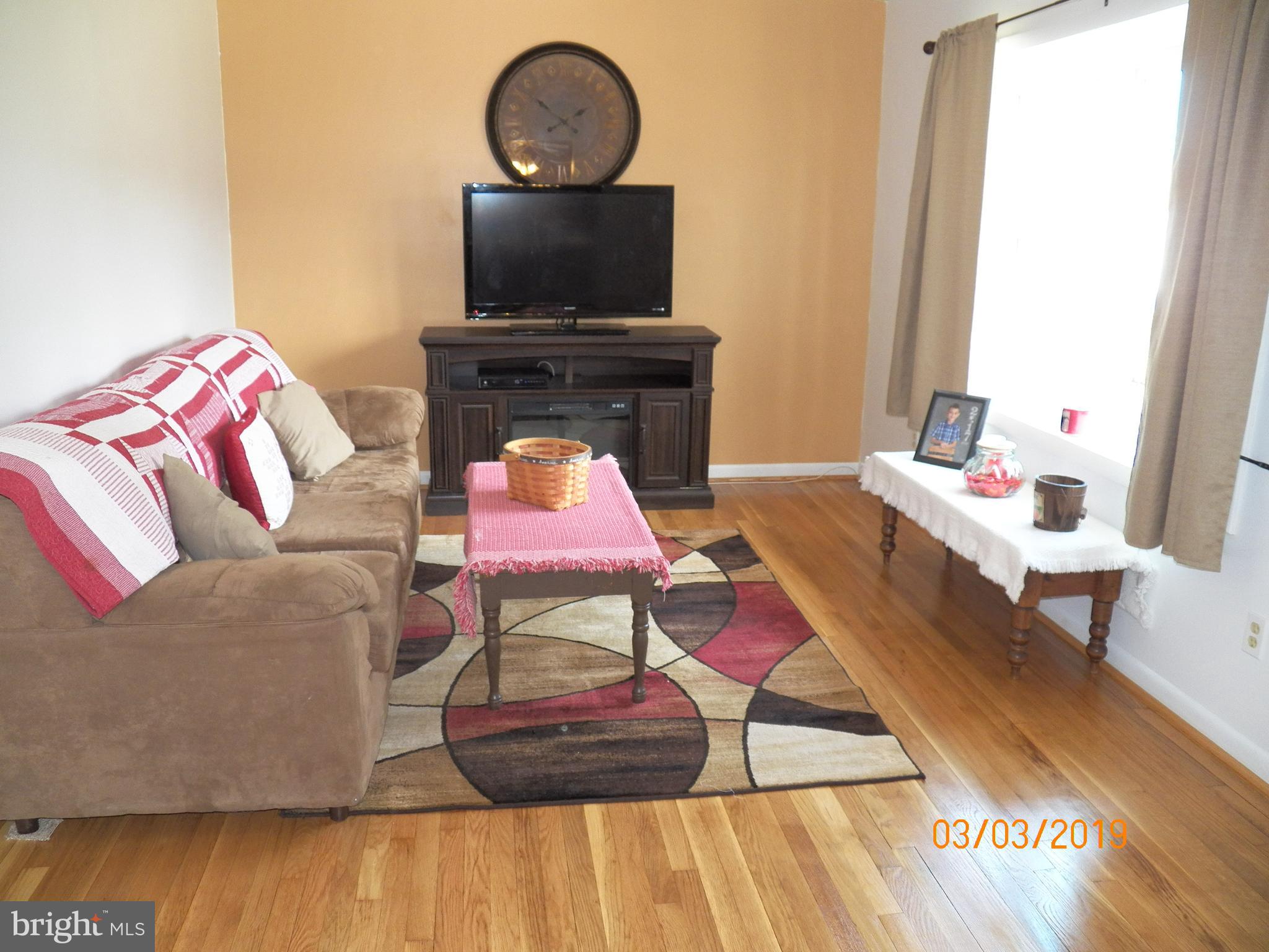 20147 Rohrersville School Road Rohrersville, MD 21779 - Photo 8 of 41 Living Room