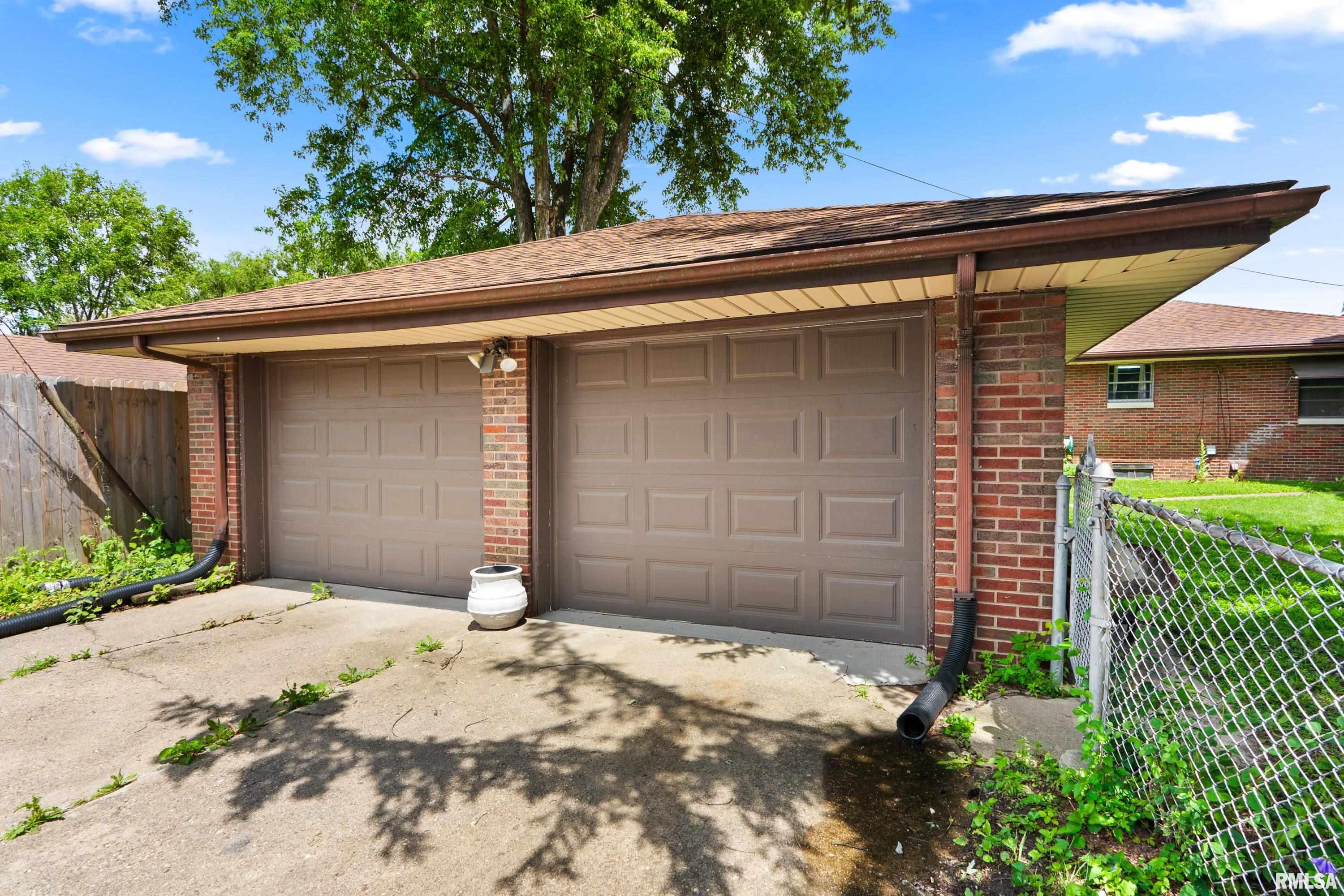 2907 North Sheridan Road Peoria, IL 61604 - Photo 3 of 29