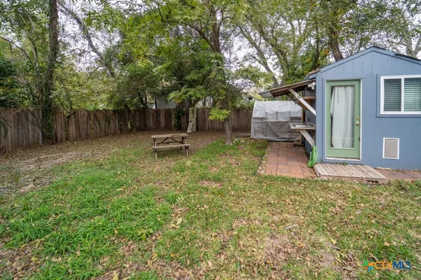 $1,395 | 1006 West North Street, Victoria, TX 77901