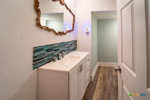 $1,395 | 1006 West North Street, Victoria, TX 77901