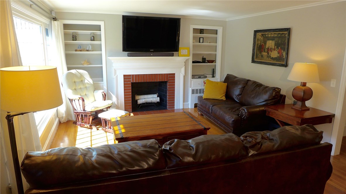 49 Overhill Road Warwick, RI 02818 - Photo 3 of 24 Gallery Image 3