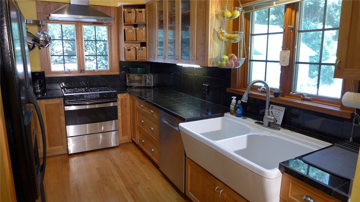 49 Overhill Road Warwick, RI 02818 - Photo 7 of 24 Gallery Image 7
