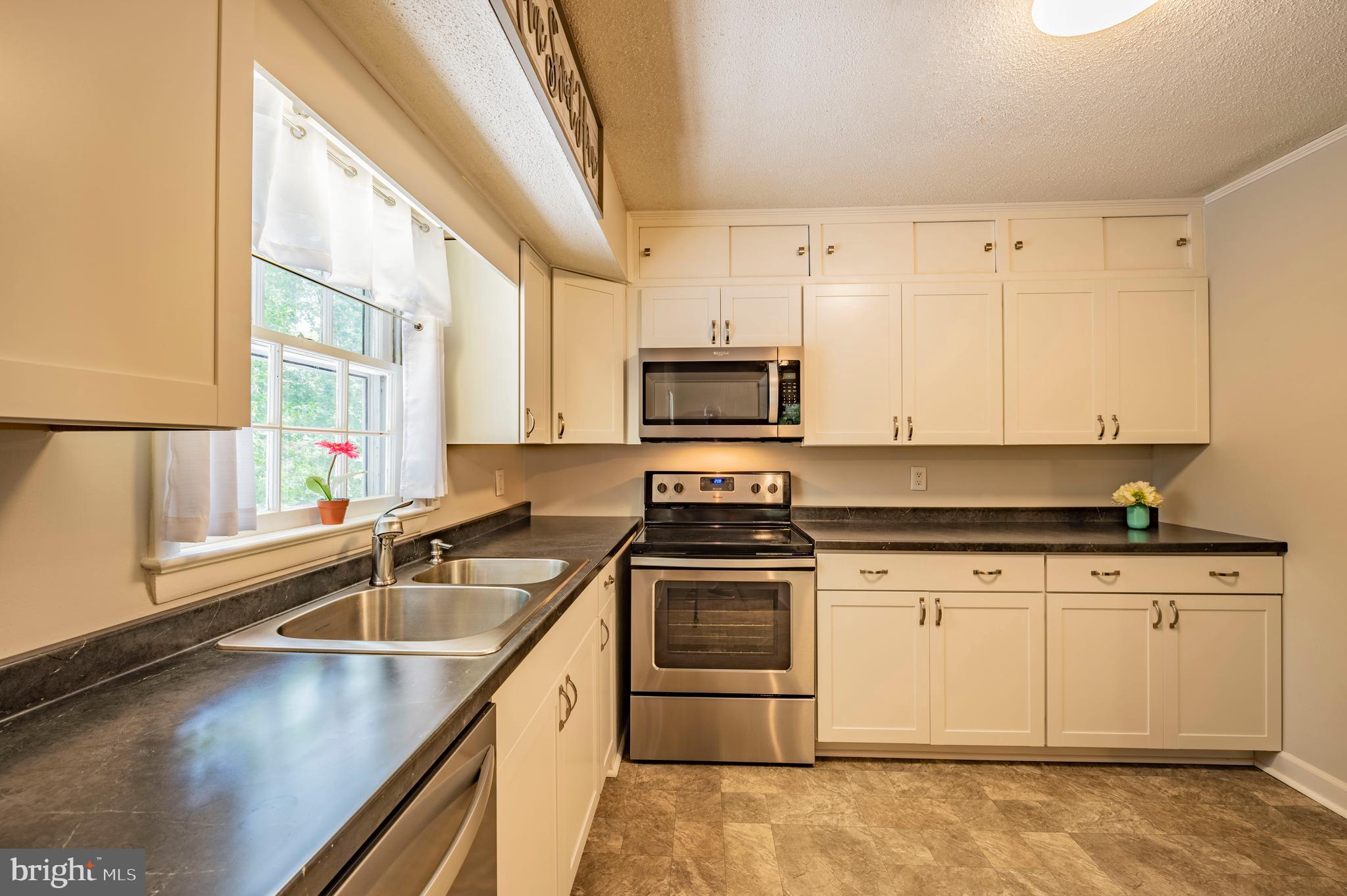 24670 Morgan Road Hollywood, MD 20636 - Photo 31 of 65 Plenty of Counter Space