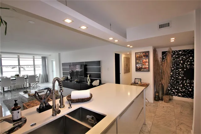 $7,000 | 5151 Collins Avenue, Unit 933, Miami Beach, FL 33140