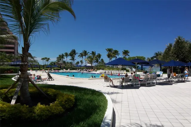 $7,000 | 5151 Collins Avenue, Unit 933, Miami Beach, FL 33140