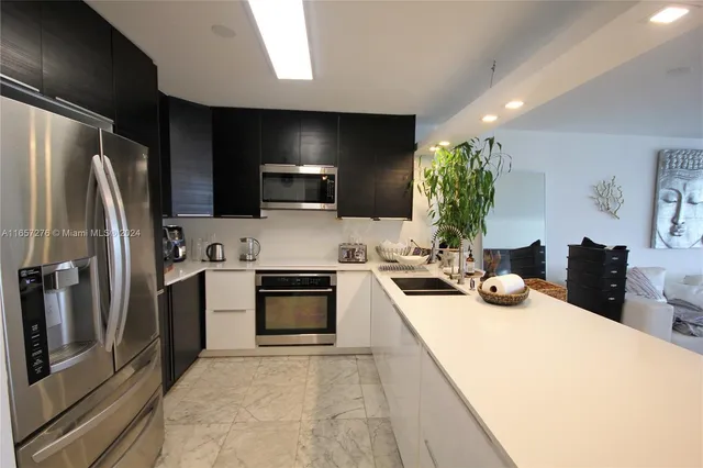 $7,000 | 5151 Collins Avenue, Unit 933, Miami Beach, FL 33140