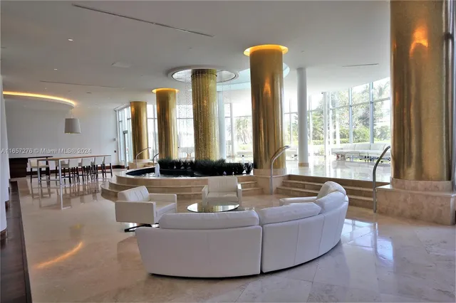 $7,000 | 5151 Collins Avenue, Unit 933, Miami Beach, FL 33140