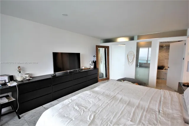 $7,000 | 5151 Collins Avenue, Unit 933, Miami Beach, FL 33140