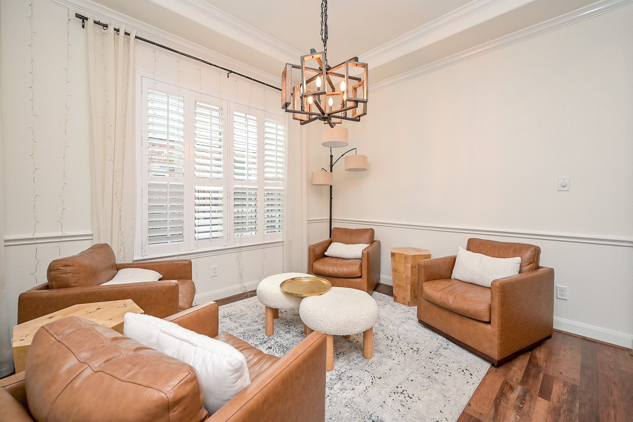 11 South Victoriana Circle Spring, TX 77389 - Photo 7 of 38 a living room with furniture and a large window