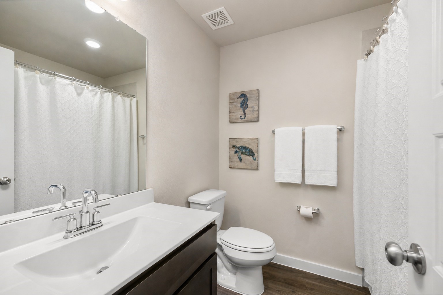 7622 Mistral Lane Baytown, TX 77523 - Photo 4 of 25 Secondary bathroom with tub/shower combo. Includes smart fan that starts automatically when humidity levels get too high.