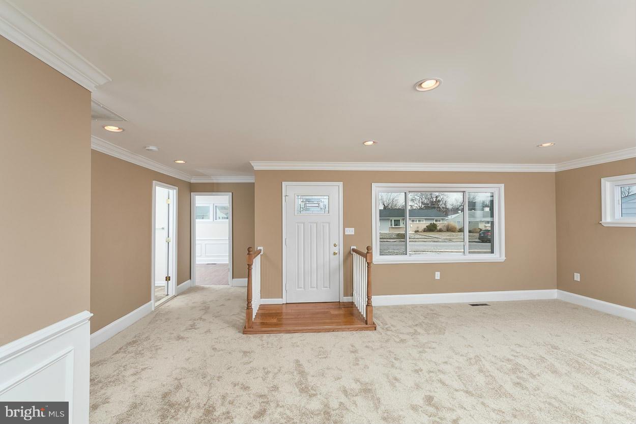8707 Stockwell Road Parkville, MD 21234 - Photo 8 of 30 Interior (General)