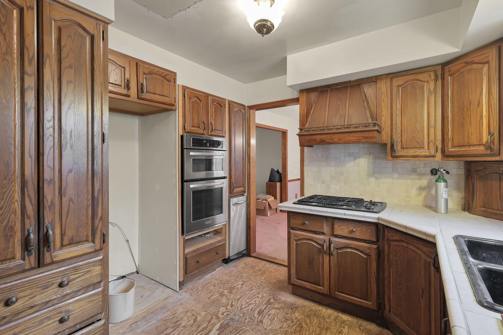6175 Headley Road Columbus, OH 43230 - Photo 18 of 69 21-web-or-mls-G02A3501