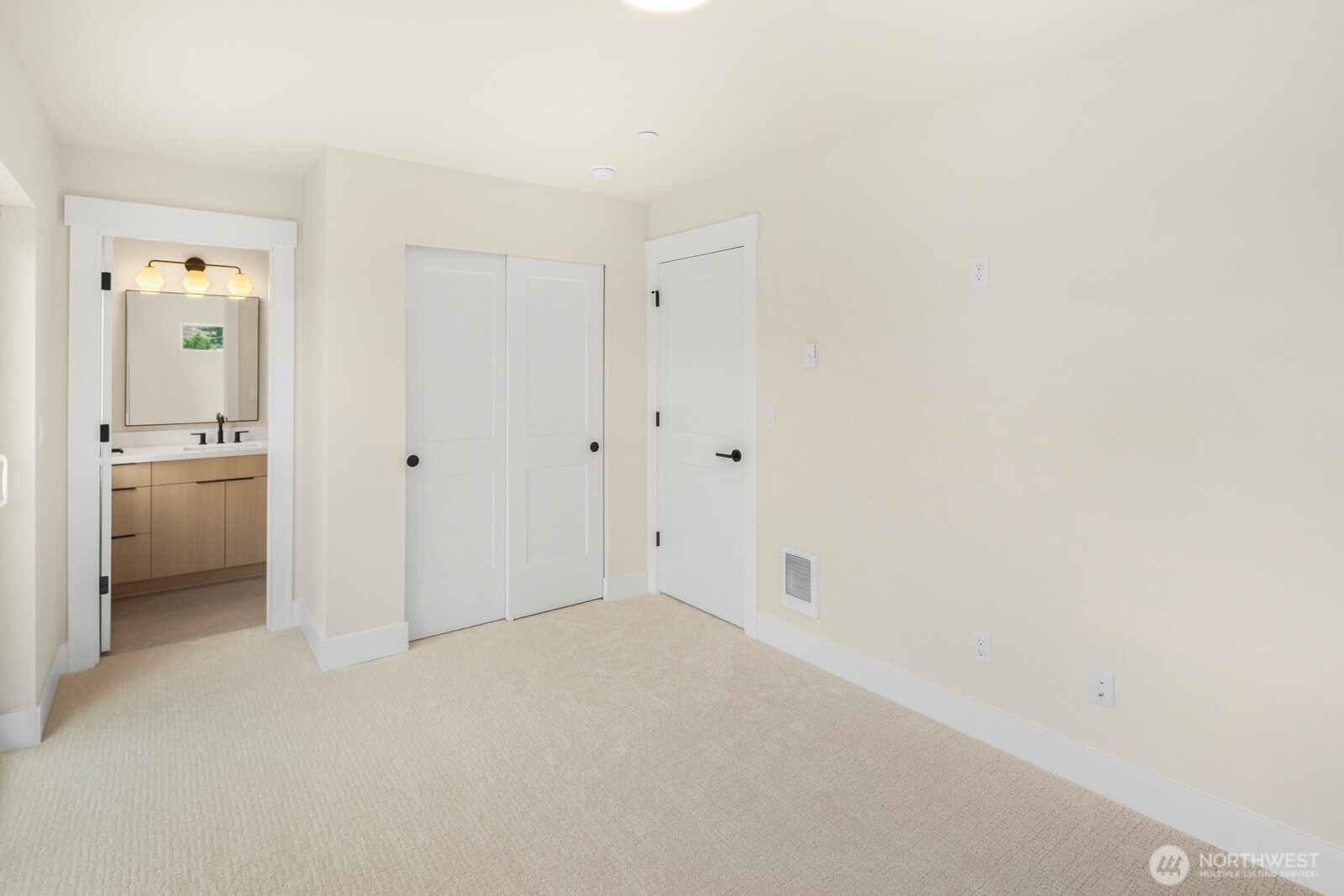 910 South 138th Street, Unit B Burien, WA 98168 - Photo 11 of 16