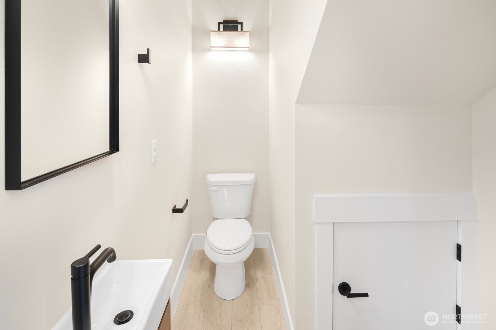 910 South 138th Street, Unit B Burien, WA 98168 - Photo 6 of 16