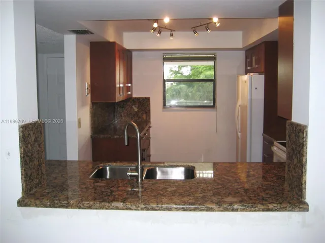 $2,600 | 16051 Blatt Boulevard, Unit 310, Weston, FL 33326