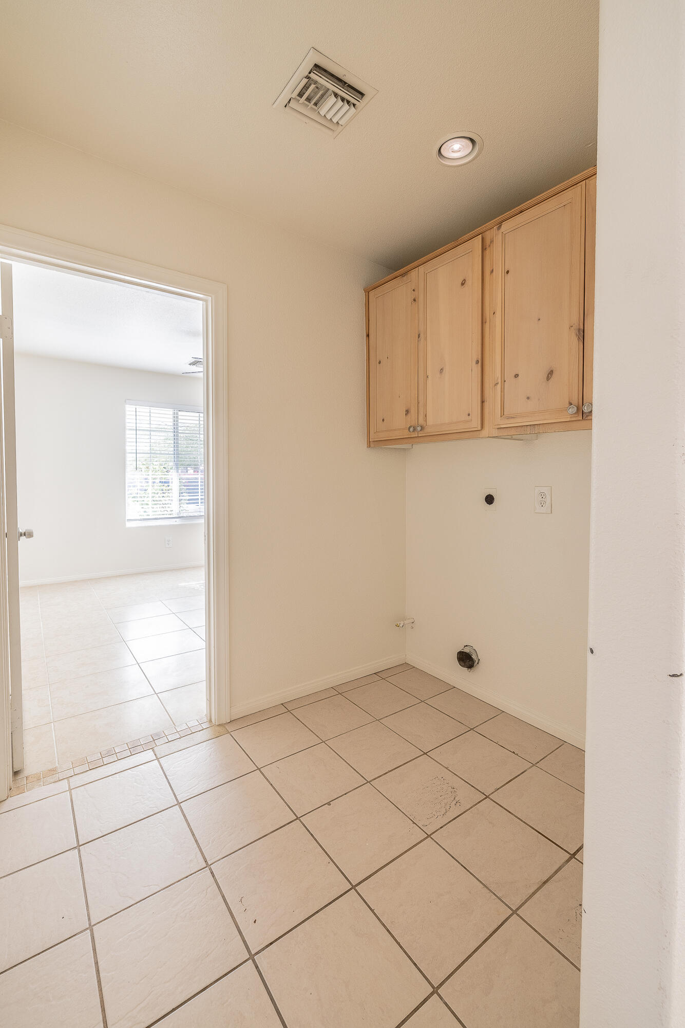 68090 Santelmo Road Cathedral City, CA 92234 - Photo 26 of 29 a view of an empty room and window