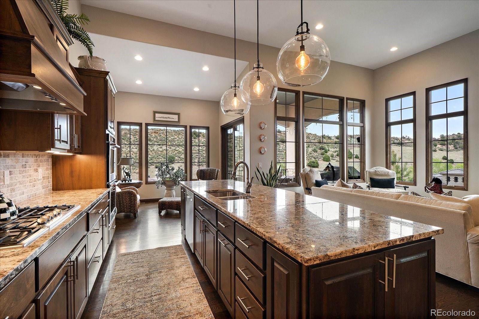8000 Raphael Lane Littleton, CO 80125 - Photo 13 of 50