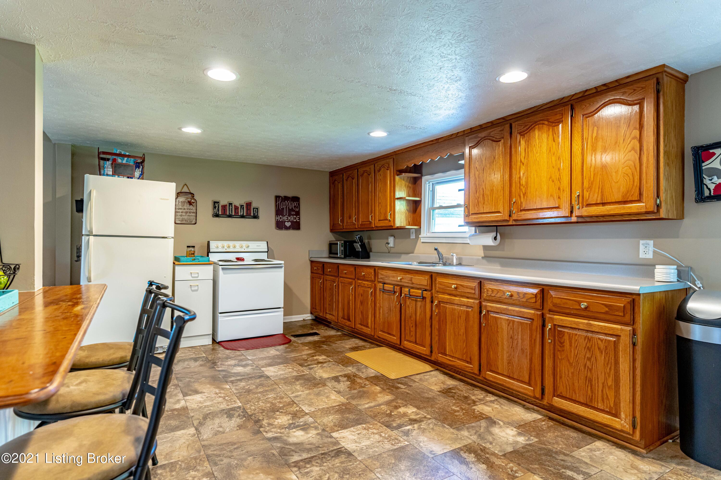 7298 Shrewsbury Road Caneyville, KY 42721 - Photo 17 of 31 DSC03072