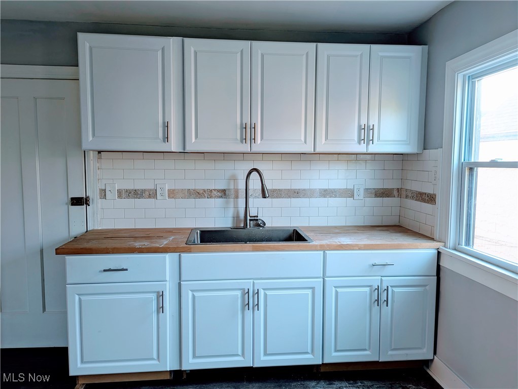 18518 Newell Road Beachwood, OH 44122 - Photo 12 of 24 2nd Fl Kitchen