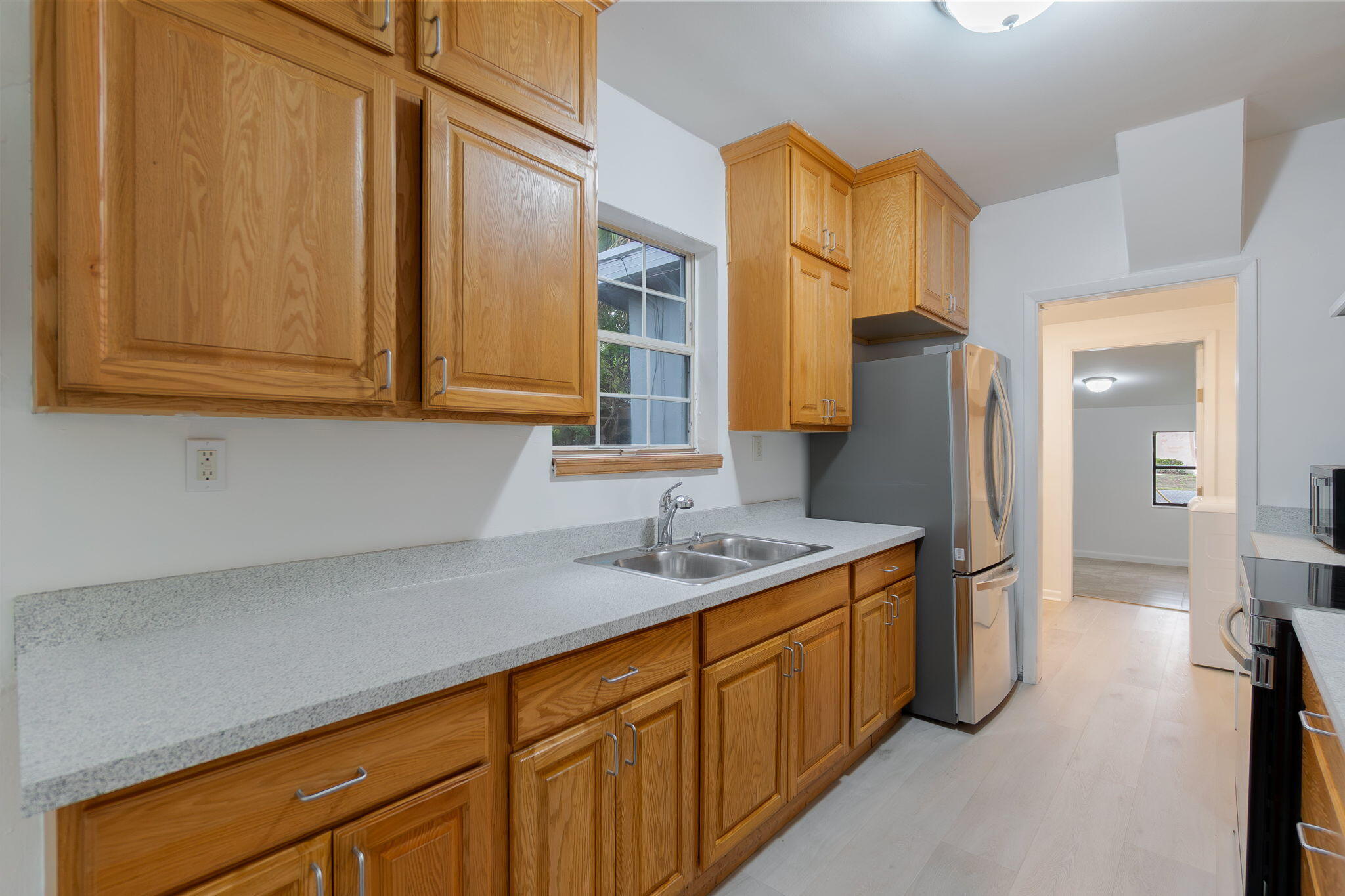 904 Southeast 16th Street Stuart, FL 34994 - Photo 11 of 27 Kitchen