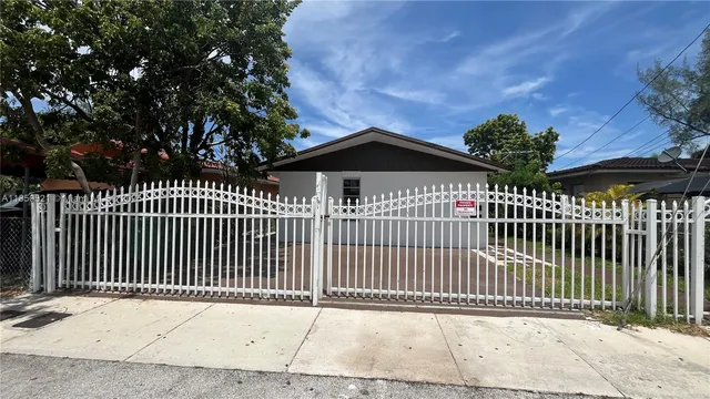 $2,200 | 2929 Northwest 22nd Court, Unit A, Miami, FL 33142