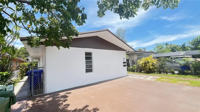 $2,200 | 2929 Northwest 22nd Court, Unit A, Miami, FL 33142