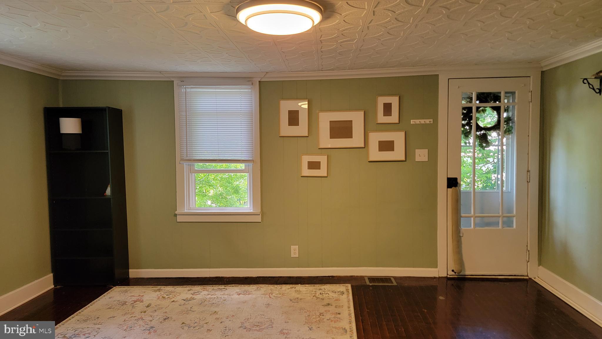 8958 Tomstown Road Waynesboro, PA 17268 - Photo 4 of 19 Living Room