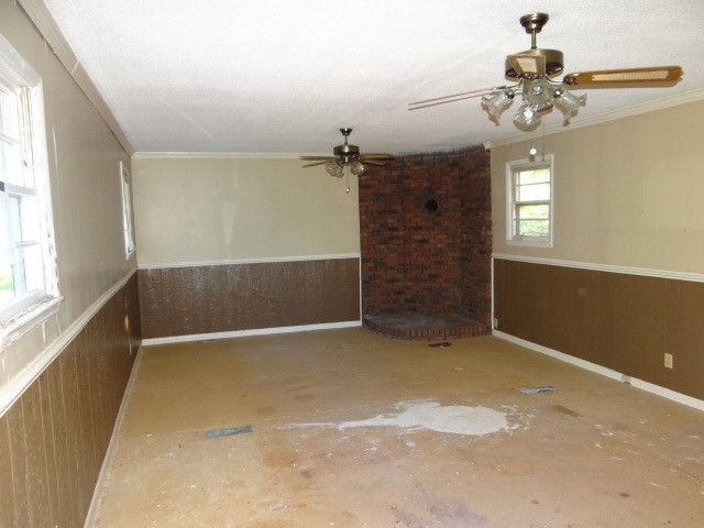 621 Phillips Road Selma, NC 27576 - Photo 3 of 13 Family Room