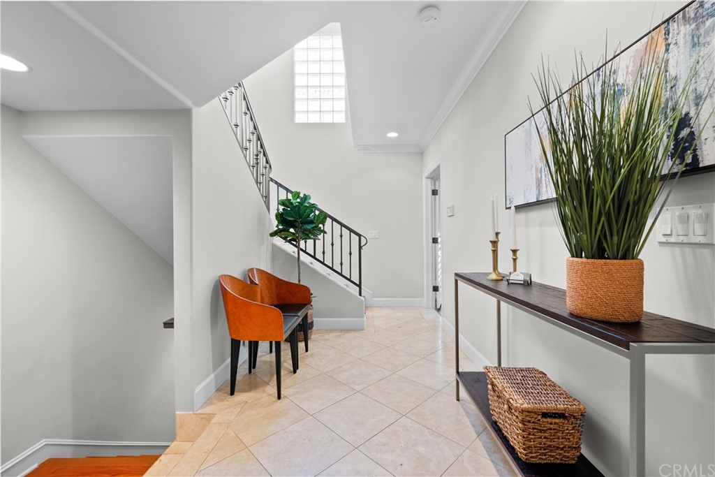 644 10th Street Hermosa Beach, CA 90254 - Photo 23 of 60 a bedroom with a bed and painting on the wall