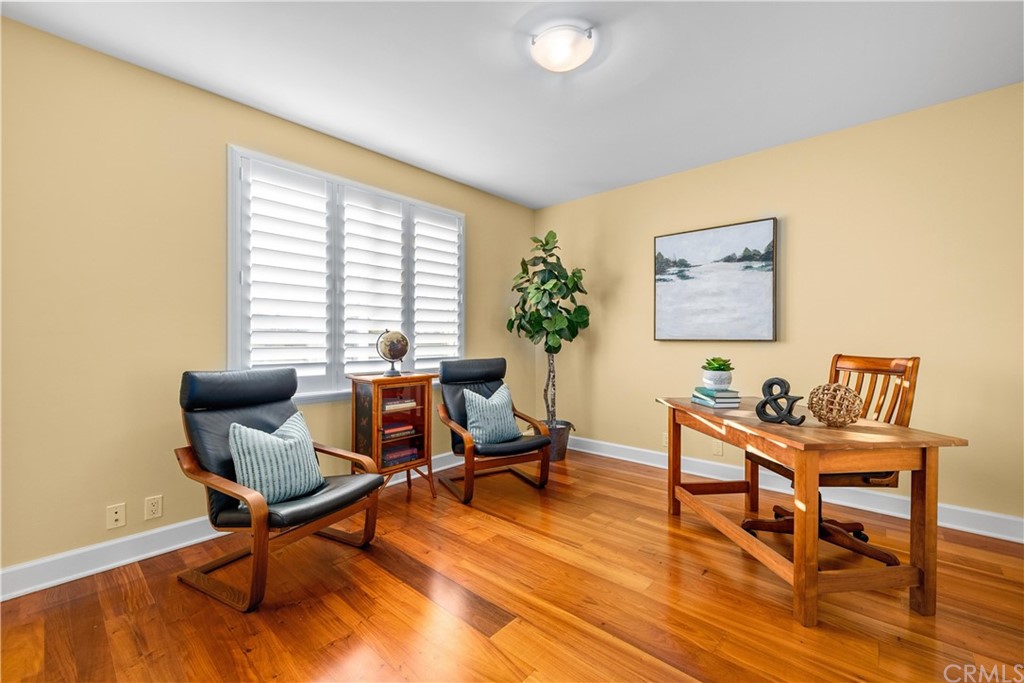 644 10th Street Hermosa Beach, CA 90254 - Photo 30 of 60 a bathroom with a tub