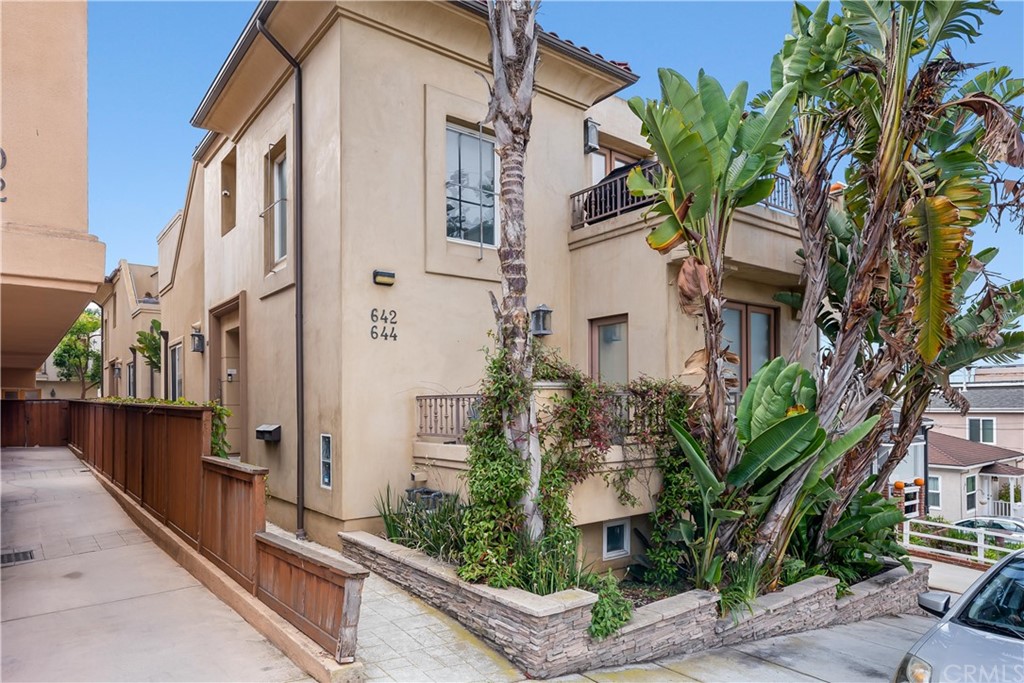 644 10th Street Hermosa Beach, CA 90254 - Photo 57 of 60 front view of a house with a street
