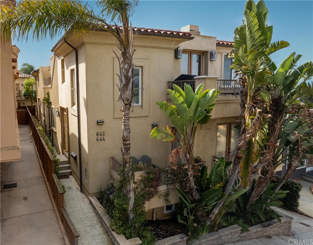 644 10th Street Hermosa Beach, CA 90254 - Photo 59 of 60 a view of a house with a flower garden