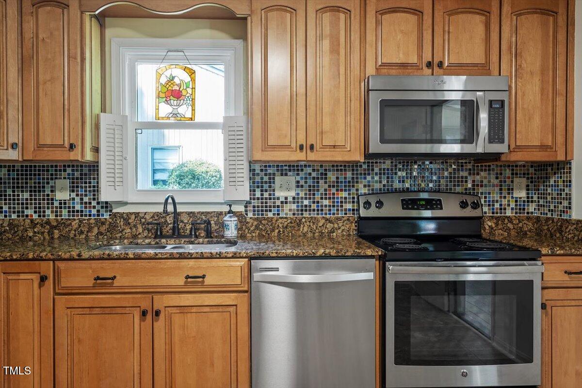 7911 Yester Court Raleigh, NC 27615 - Photo 15 of 33 Tile Backsplash