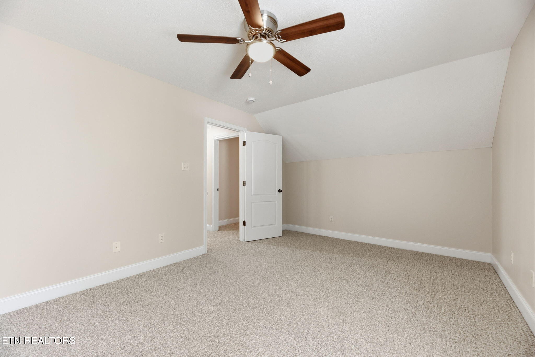 221 Sweetgum Lane Oak Ridge, TN 37830 - Photo 31 of 38 31-web-or-mls-DSC_9669