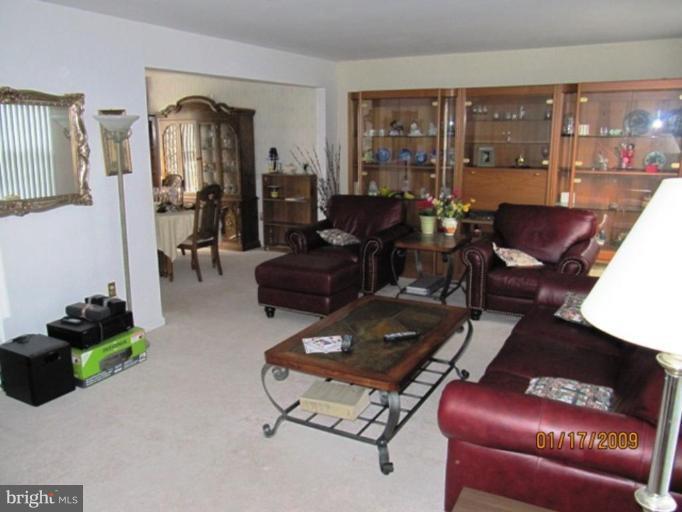 8919 Applecross Lane Springfield, VA 22153 - Photo 2 of 5 Living Room