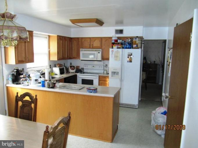 8919 Applecross Lane Springfield, VA 22153 - Photo 4 of 5 Kitchen