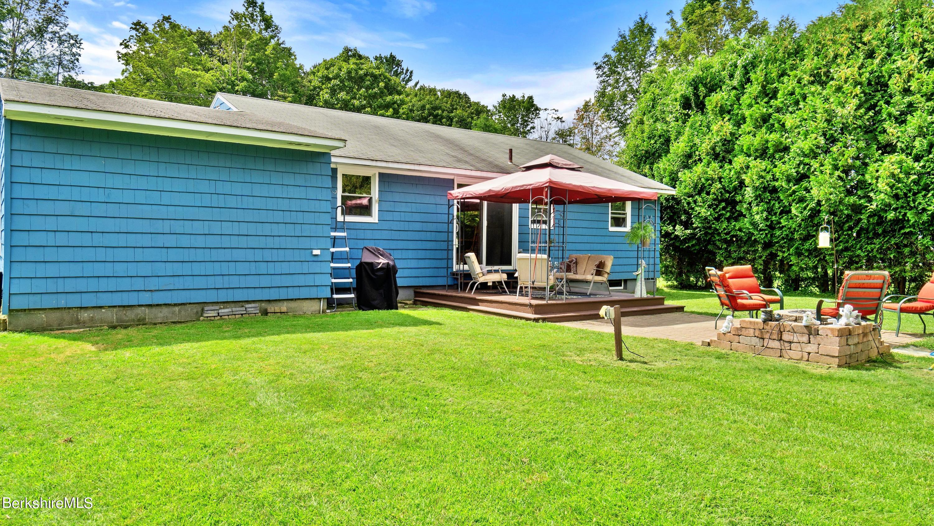 96 Melbourne Road Pittsfield, MA 01201 - Photo 17 of 25 Backyar Patio & Deck