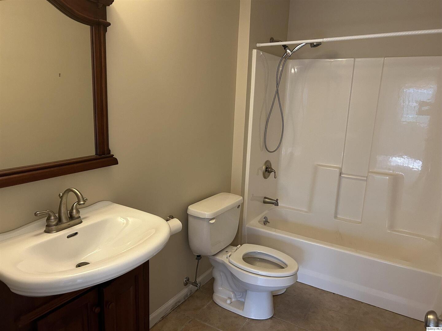 2608 Kings Pointe Quincy, IL 62305 - Photo 14 of 22