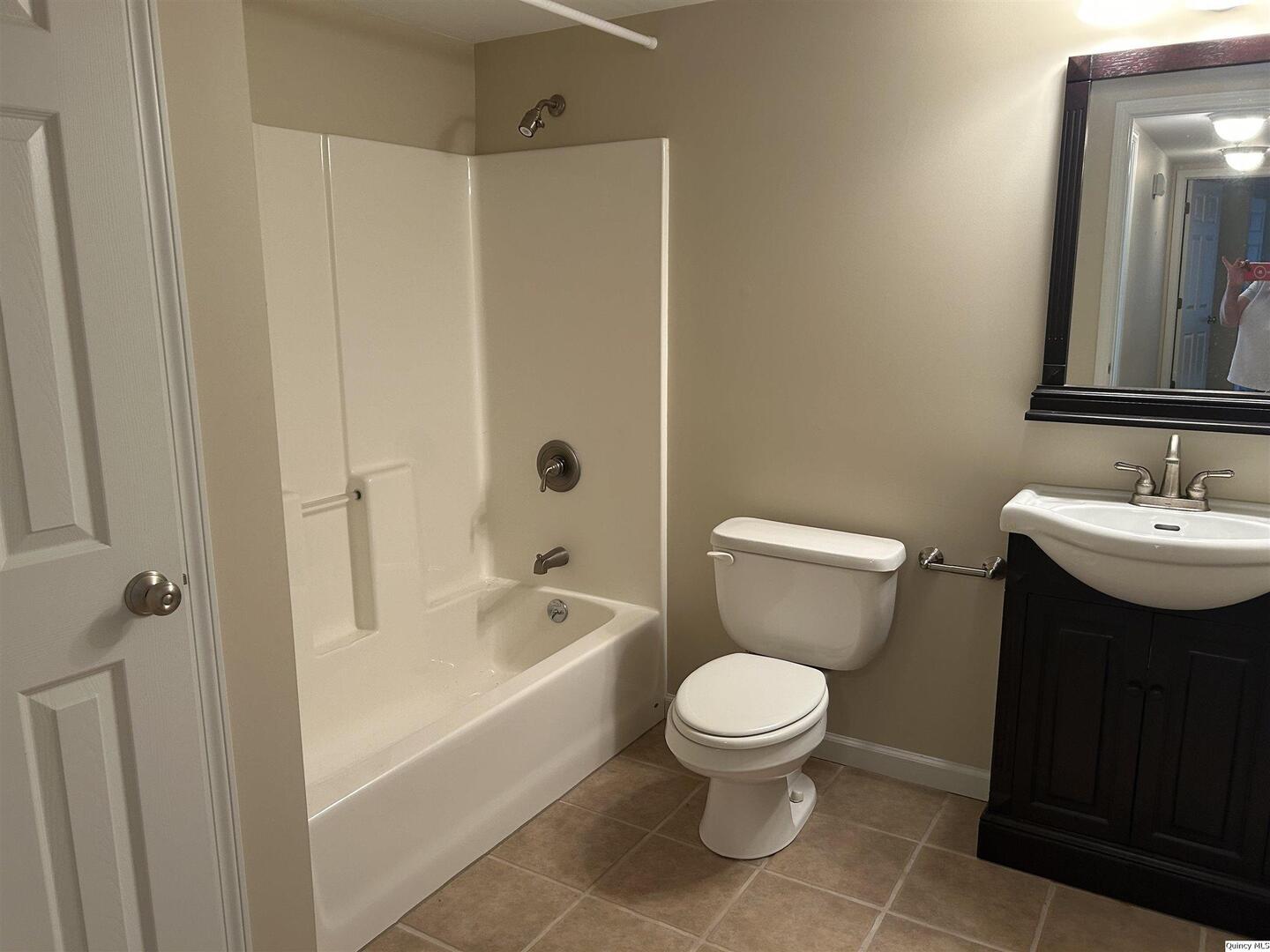 2608 Kings Pointe Quincy, IL 62305 - Photo 19 of 22