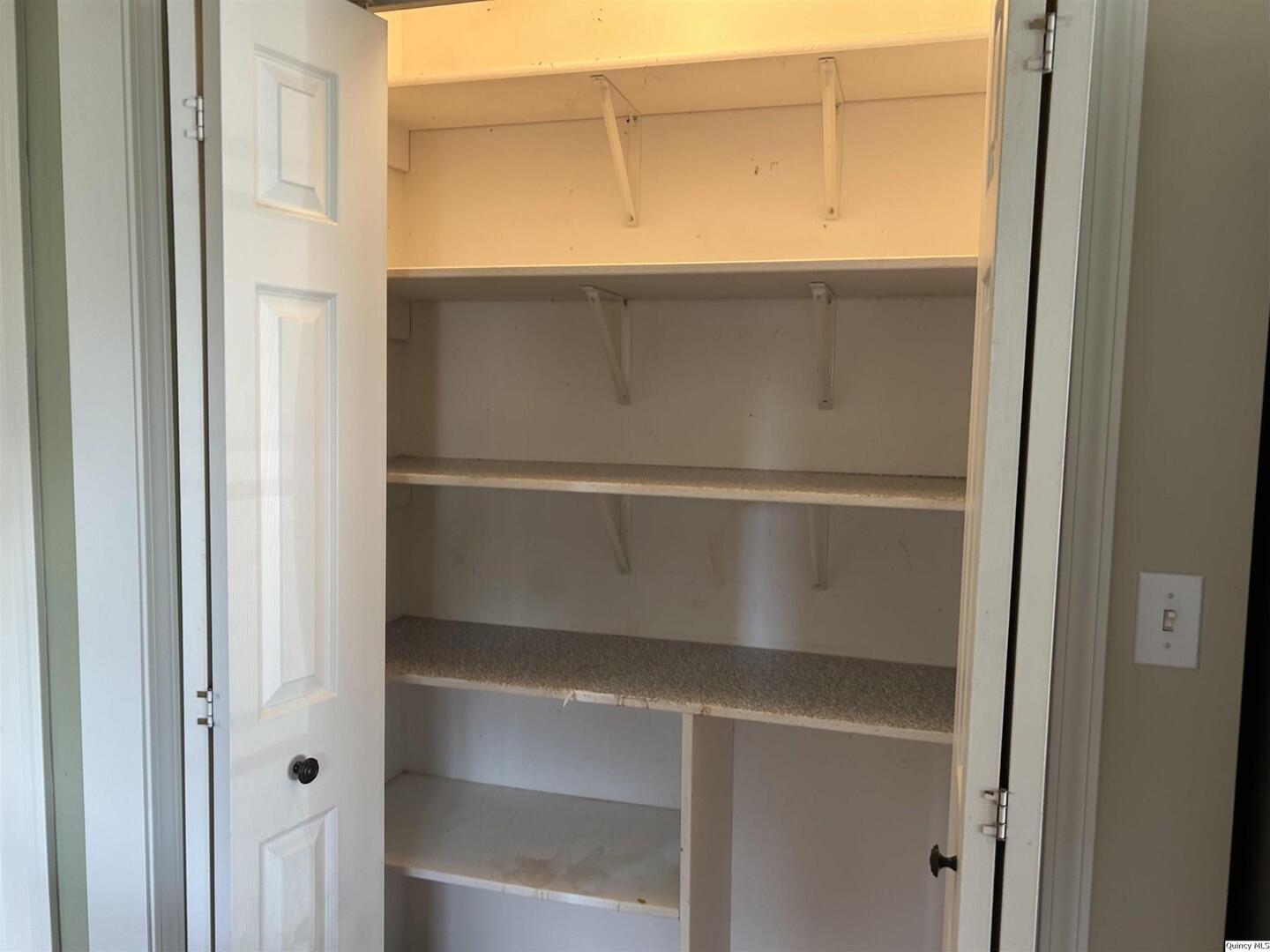 2608 Kings Pointe Quincy, IL 62305 - Photo 6 of 22