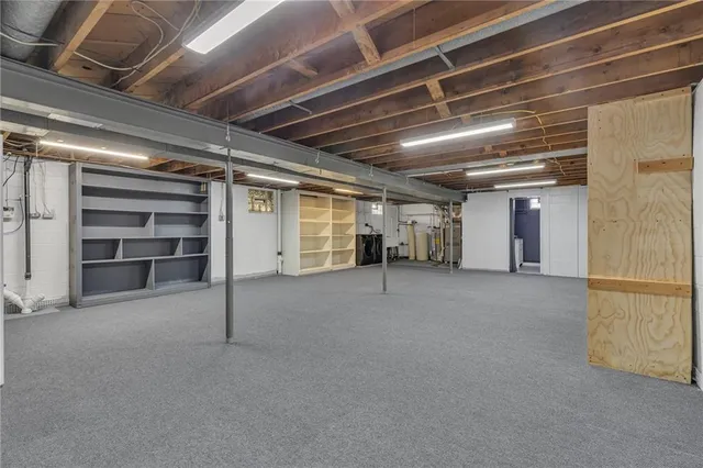 a view of empty room with an empty space