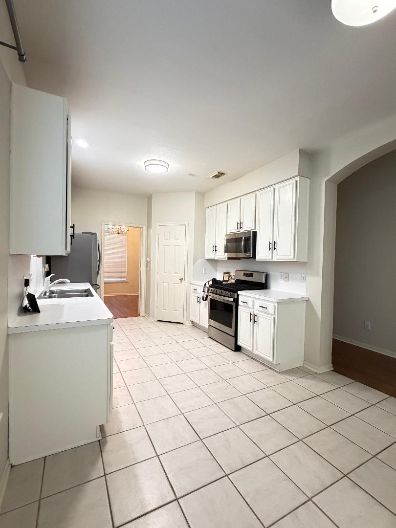 62 Hollylaurel Drive Spring, TX 77382 - Photo 7 of 15 Another view of kitchen