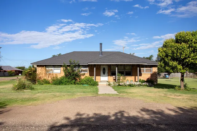 a view of a house with a big yard