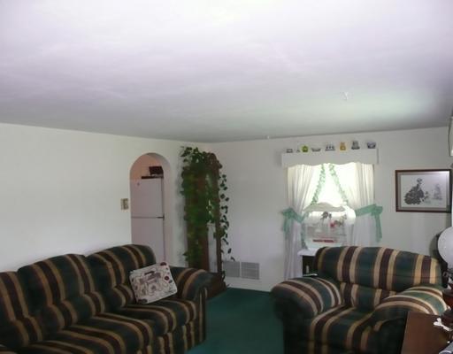 3350 Old Pittsburgh Road New Castle, PA 16101 - Photo 3 of 9 Living Room.