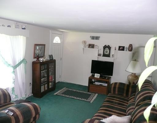 3350 Old Pittsburgh Road New Castle, PA 16101 - Photo 4 of 9 Living Room.